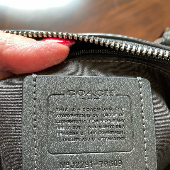 Coach Gallery Tote Bag In Signature Canvas.  Graphite/Black - Picture 8 of 8